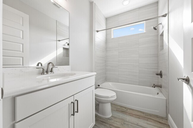 Building Photo - 8134 Loren Cove Dr