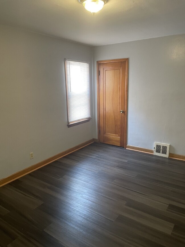 Building Photo - Cozy Lower Duplex with 2 Bedrooms and 1 Bathroom