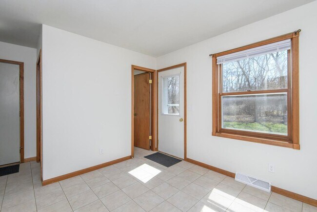 Building Photo - 208 Applewood Ln