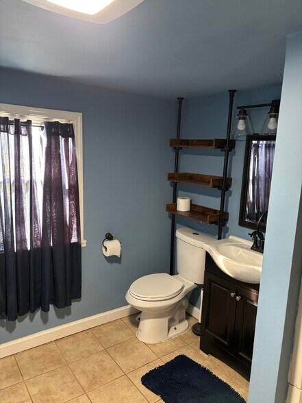 Building Photo - 579 W Mahoning St