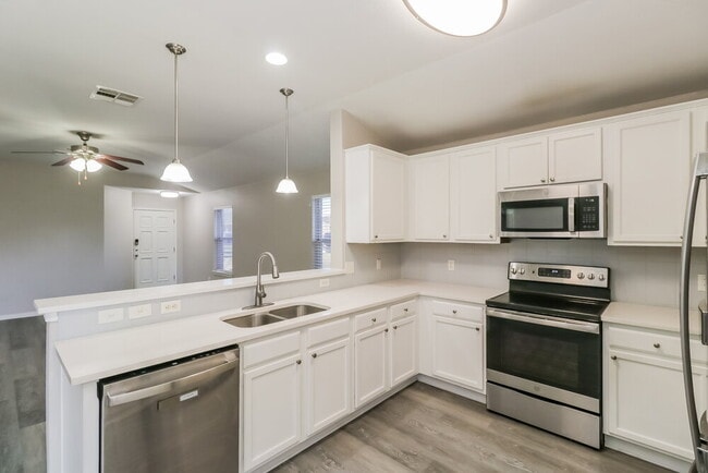 Building Photo - 223 Legends of Hutto Tr