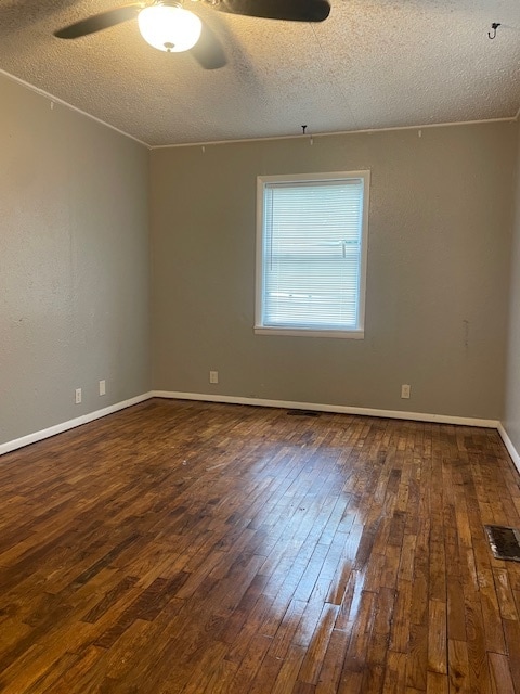 Living Room - 318 N Onondago Ave