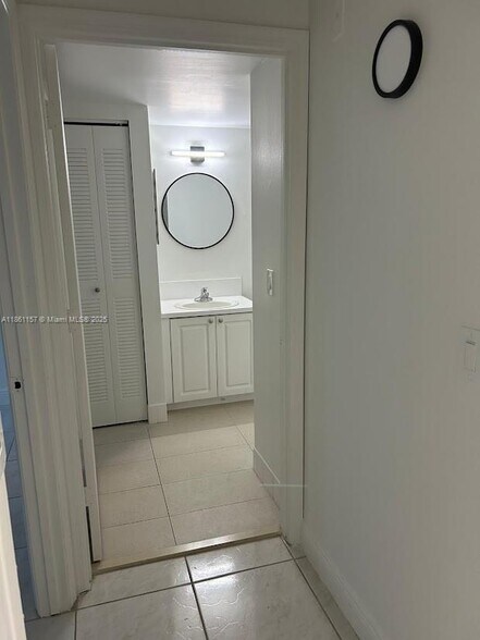 Building Photo - 12136 Saint Andrews Pl