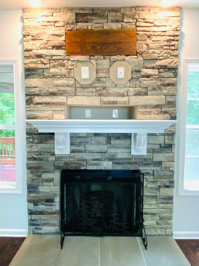 Building Photo - 1194 Eagle's Bluff Dr
