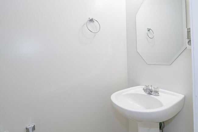 Building Photo - 299-E2 Raleigh Dr