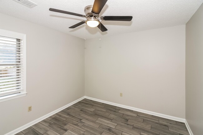 Building Photo - 6885 Silver Hill Ln