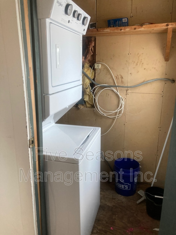 Building Photo - 366 Riverside Ave