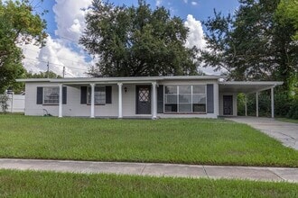 Building Photo - 3 bedroom/ 2 bath with carport