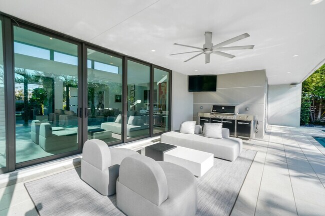 Building Photo - 4011 Bayview Dr