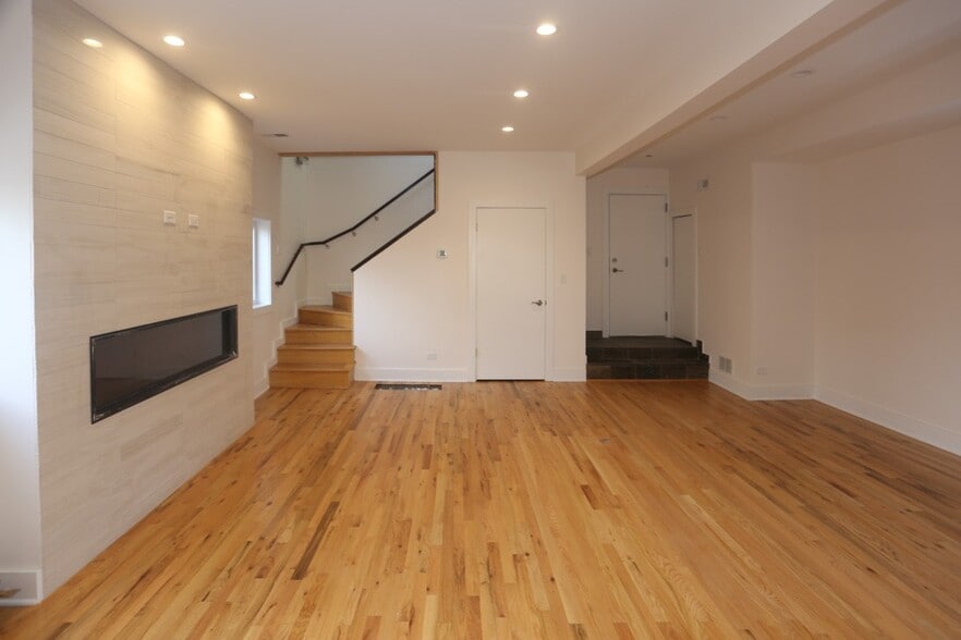 Building Photo - 1637 N Clybourn Ave