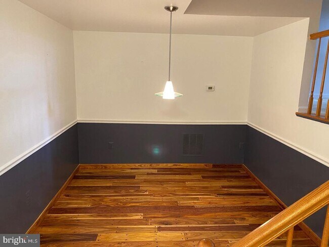 Building Photo - 9617 Pierrpont St
