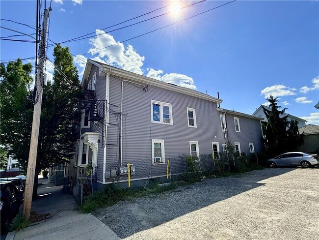 Building Photo - 41 Joslin St