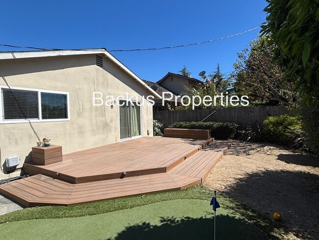Building Photo - Wonderful four-bedroom corner lot home in South Salinas