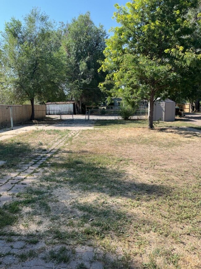 Building Photo - STUDENTS WELCOME! Spacious Ranch Home Across from City Park!