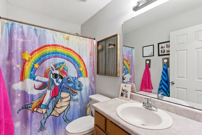 Building Photo - 3 Bedroom | 2 Bathroom | 2 Car Garage | Nixa Schools| Fireplace | Fenced yard | Solar Panels!