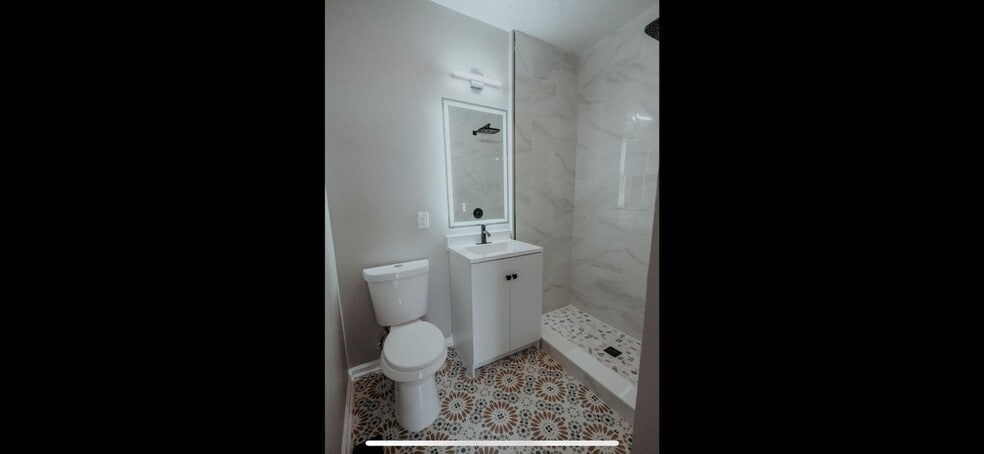 Building Photo - 637 S 44th St