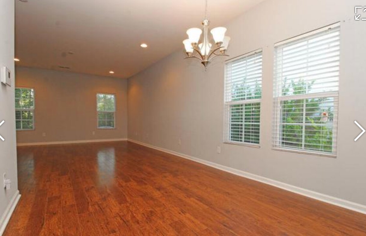 Building Photo - 218 Tuscany Ct
