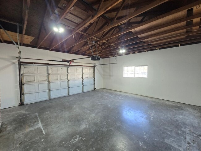 Building Photo - Price Reduction! Pet friendly! 3BD/2BA new...