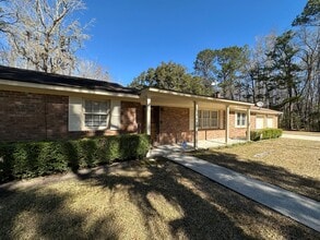 Building Photo - 3 BED | 2 BATH | TWO CAR GARAGE | LARGE FRONT AND BACK YARDS | AVAILABLE NOW