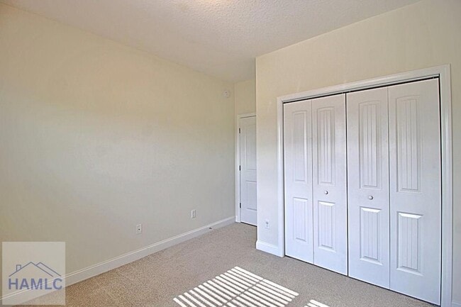 Building Photo - 302 Mcclelland Lp NE