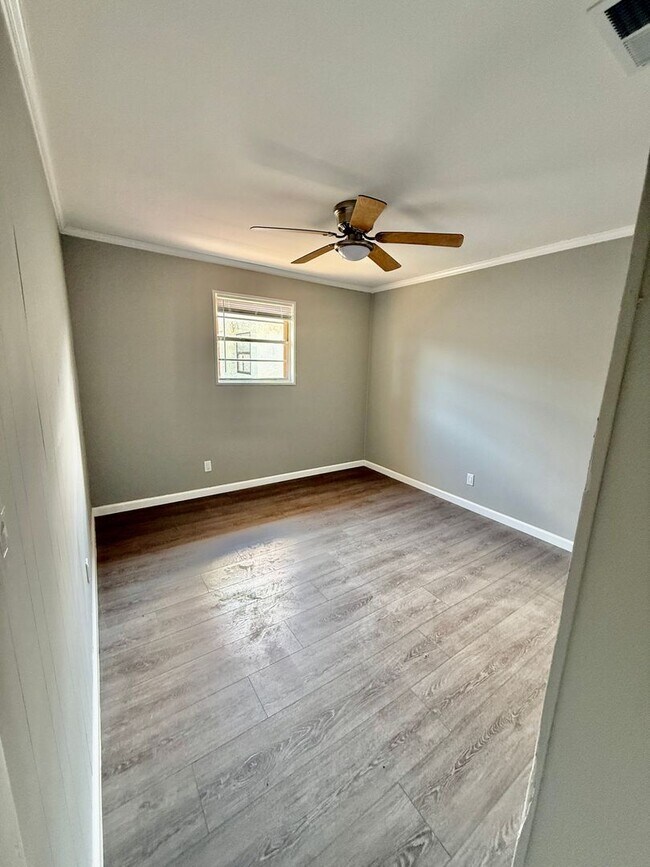 Building Photo - 5324 Pinetree Ave