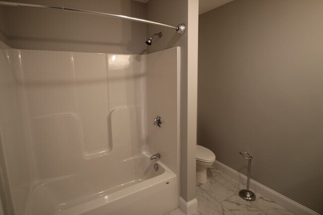 Building Photo - 316 Commercial St