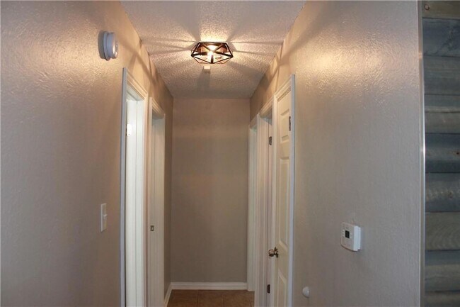 Building Photo - 6806 Lunar Dr