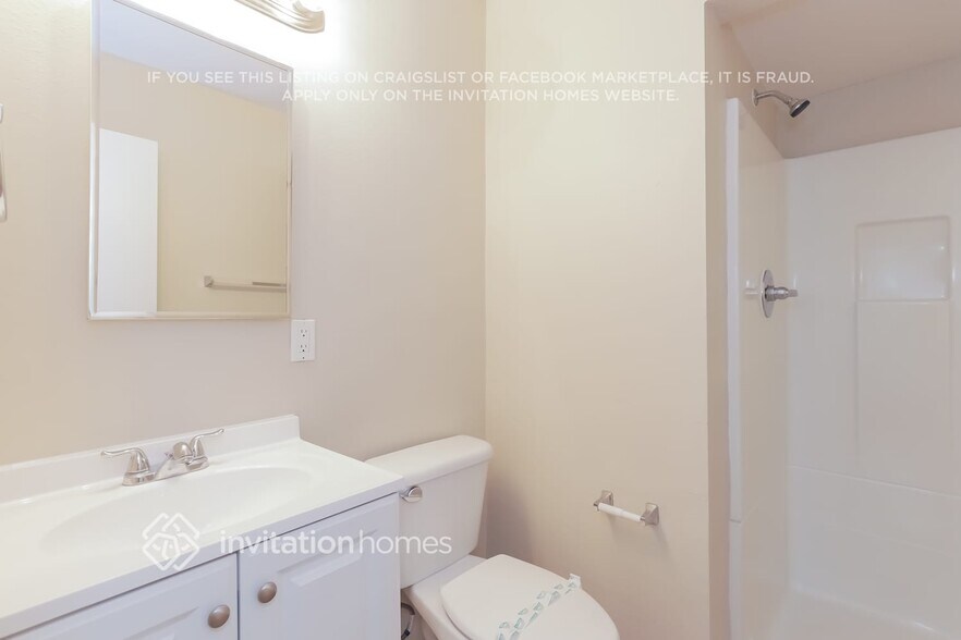 Building Photo - 2619 W Maple St