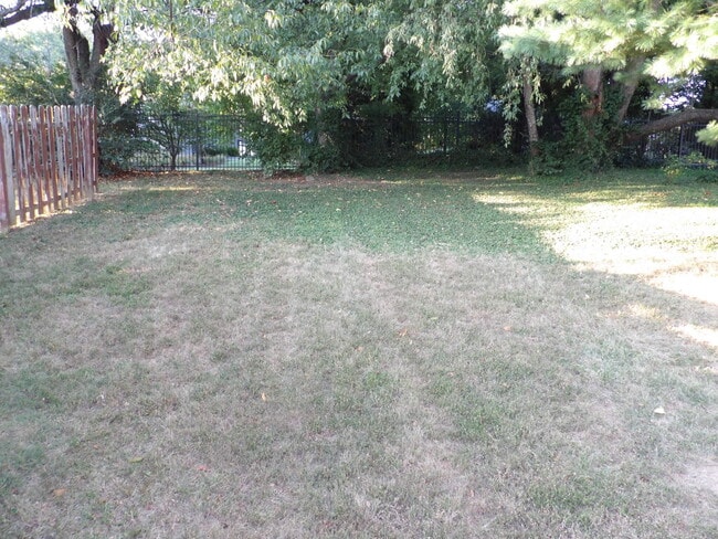 Building Photo - 837 Malabu Dr