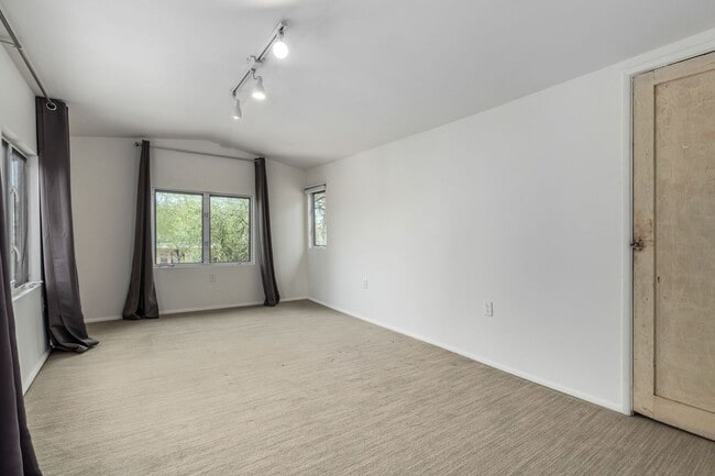 Building Photo - Garfield District 2 Bedroom Townhome | Patio & In-Unit Laundry | Free Rent