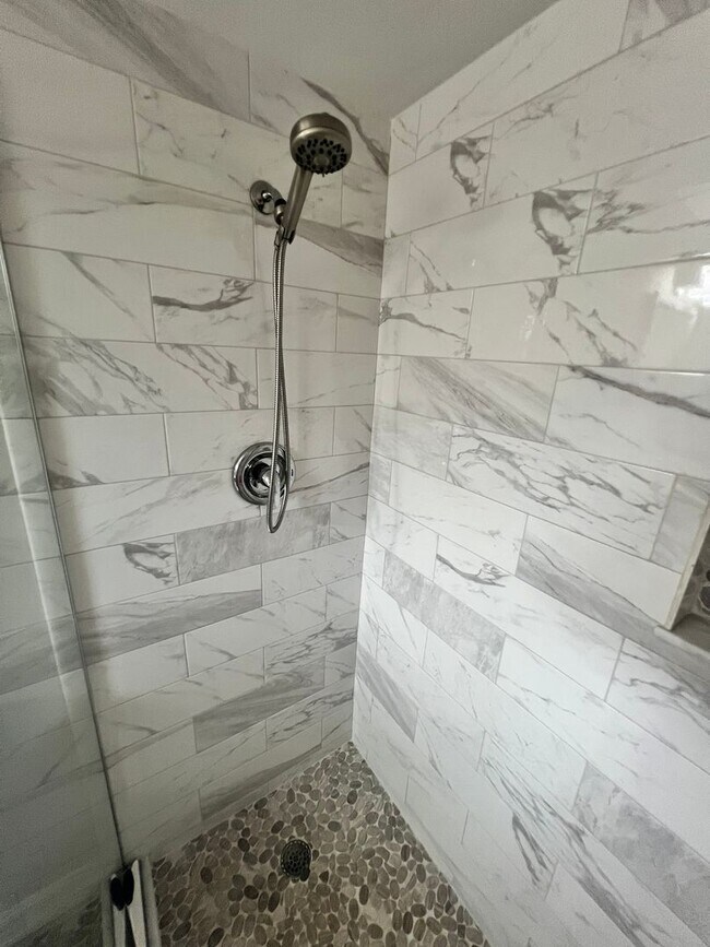 Building Photo - BEAUTIFUL 3 BEDROOM POOL HOME IN SANDPIPER...