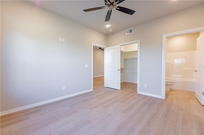 Building Photo - 1408 SW Casuarina Dr