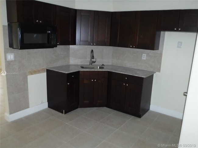 Building Photo - 2625 N Andrews Ave