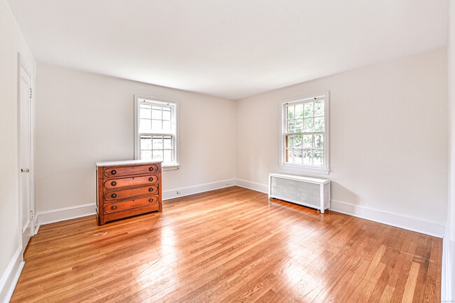 Building Photo - 61 Villa Ave