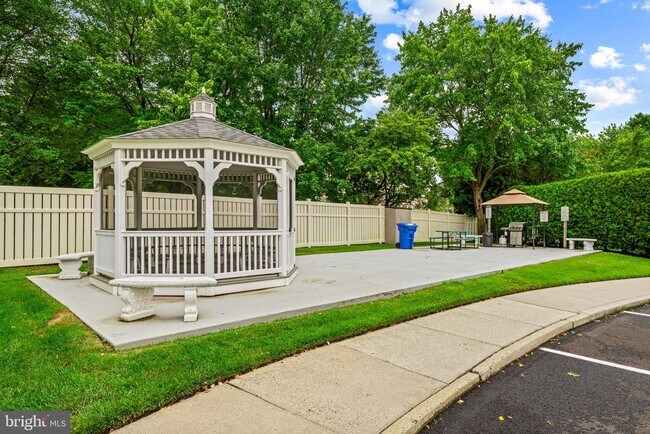 Building Photo - 3520B Neils Ct