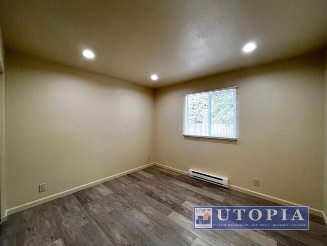 Building Photo - Capitola Gem: 2Bd/1Ba Ground Floor Apartme...