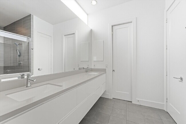 Building Photo - 1155 W 17th St