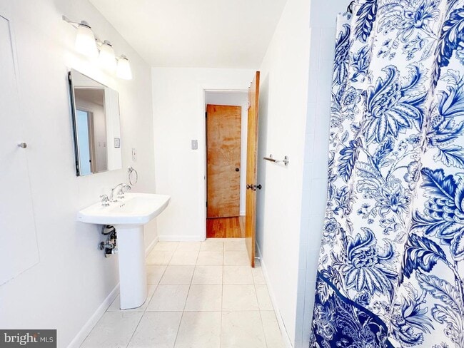 Building Photo - 450 Linden Ave