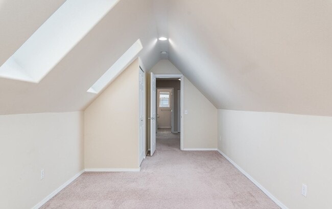 Building Photo - Beautiful Home In Puget Neighborhood