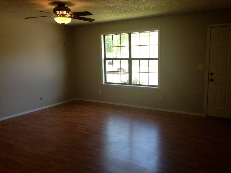 Living - 105 Bean St