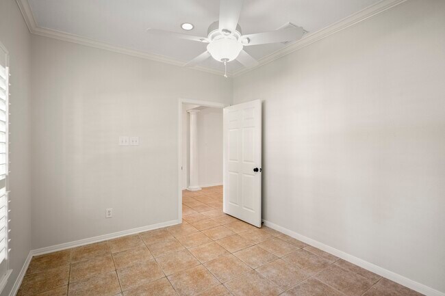 Building Photo - 15 Heron Hollow Ct