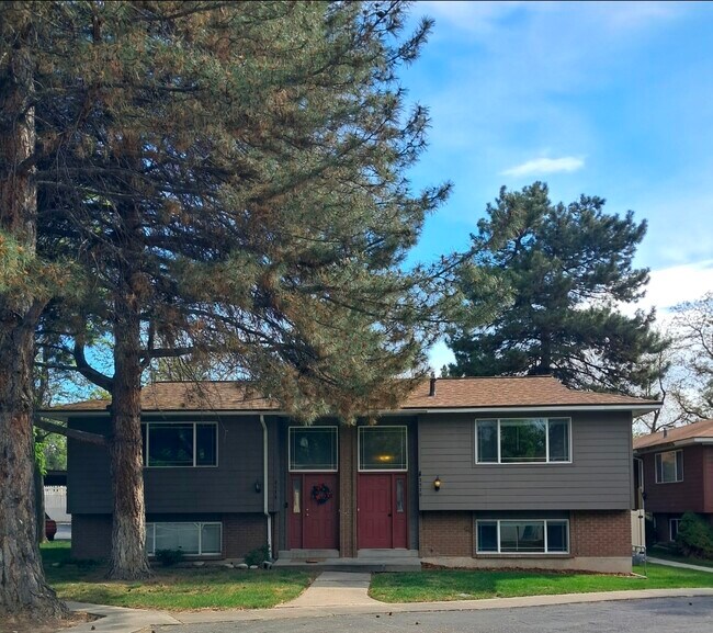 Building Photo - 2570 E Canterbury Ln