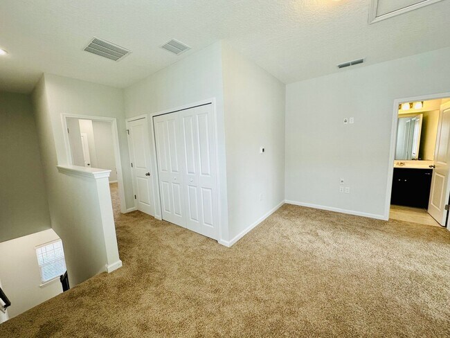 Building Photo - Spacious End Unit with Garage & Loft. Community features High End Amenities!