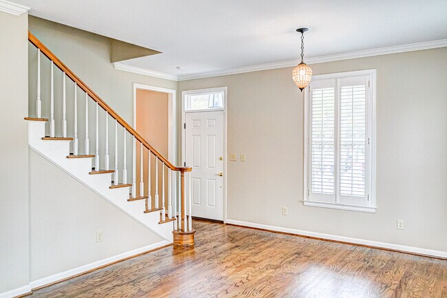 Building Photo - 8141 Oak Alley