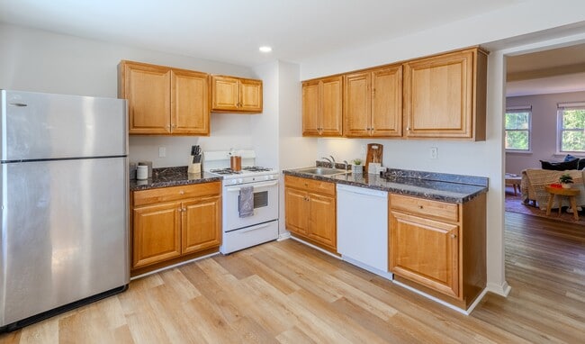 Building Photo - 8032 St Annes Ct