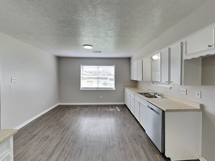 Building Photo - 16830 S Lighthouse Dr