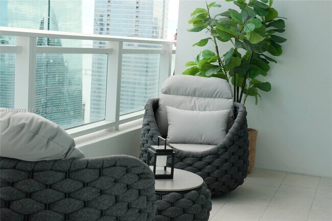 Building Photo - 1080 Brickell Ave