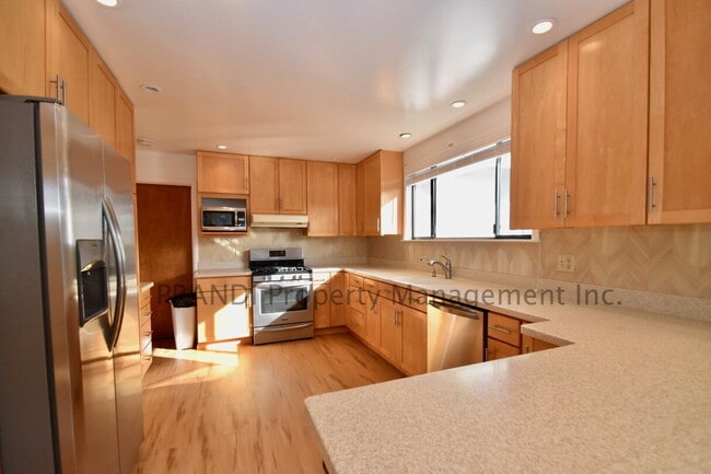 Building Photo - Rare Lagoon Front Property in Corte Madera...
