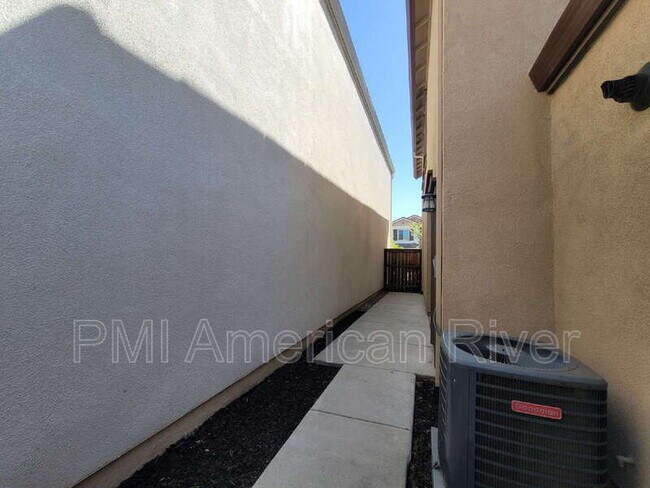 Building Photo - 3805 Amelia Rose Way