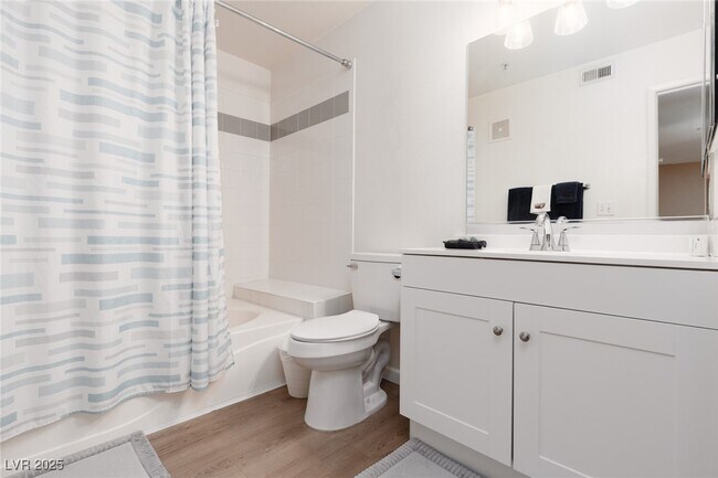 Building Photo - 950 Seven Hills Dr